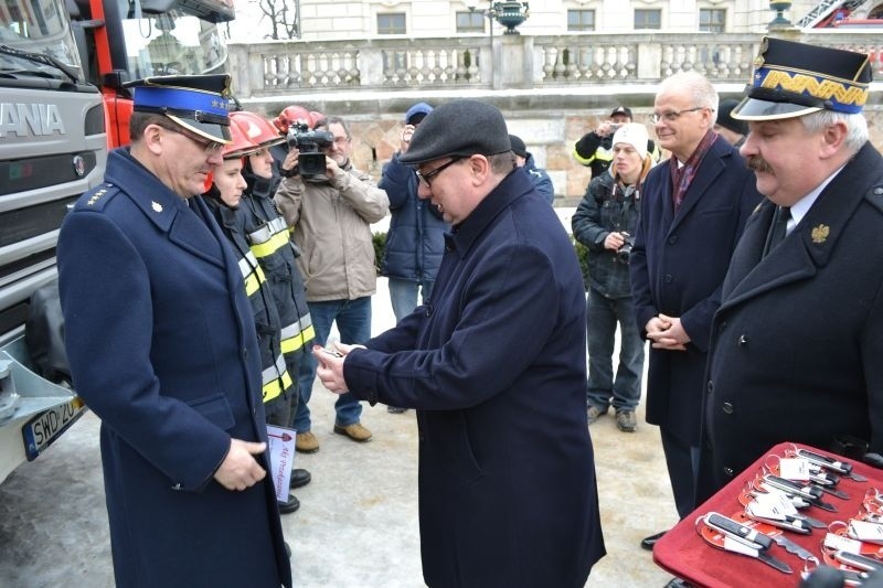 Nowe samochody strażackie otrzymały m.in. jednostki z...