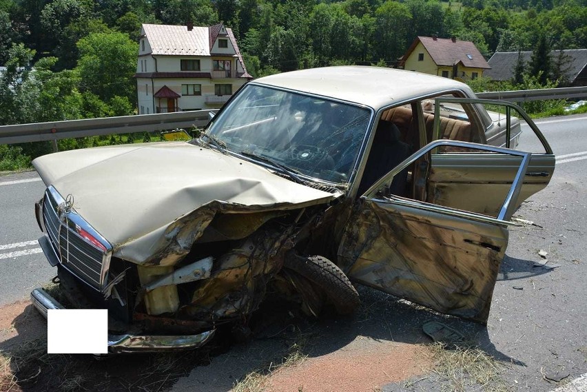 Wypadek w Tenczynie. Szkolny autokar zderzył się z...