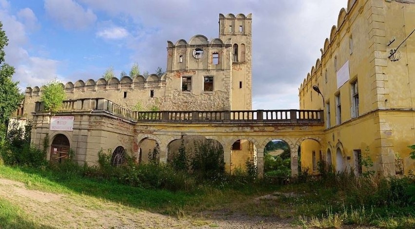 Zostały złożone trzy oferty kupna zamku w Ratnie Dolnym....