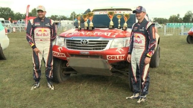 Adam Małysz (z prawej) i Rafał Marton w 2013 r. zdobyli Puchar Świata w rajdach cross-country