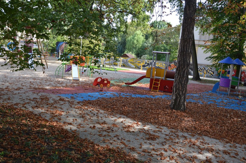 Nowy plac zabaw przy MDK w Opolu.