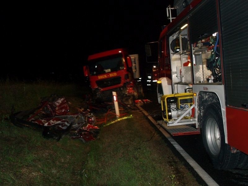 Wypadek tira i osobówki w Czekarzewicach