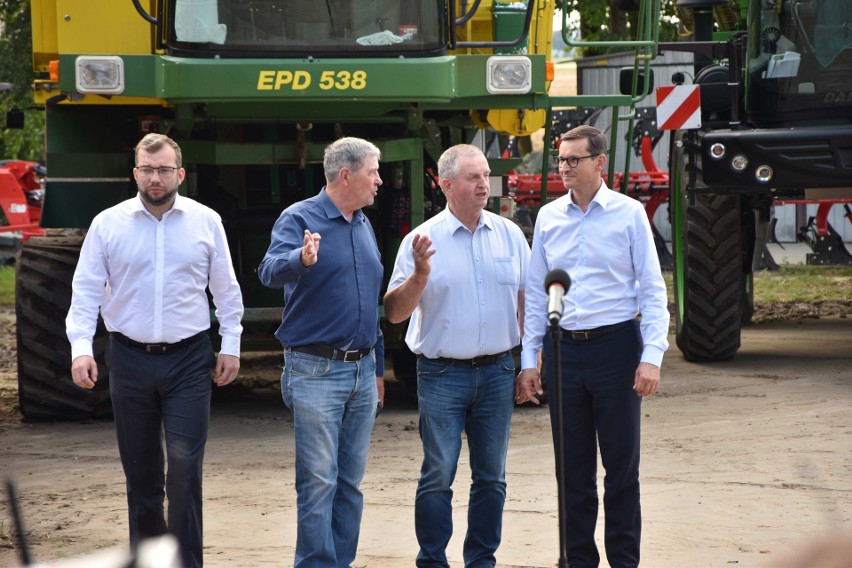 Premier Mateusz Morawiecki odwiedził gospodarstwo w Staryni w powiecie malborskim, by przedstawić rolnikom założenia Polskiego Ładu. Zdjęcia