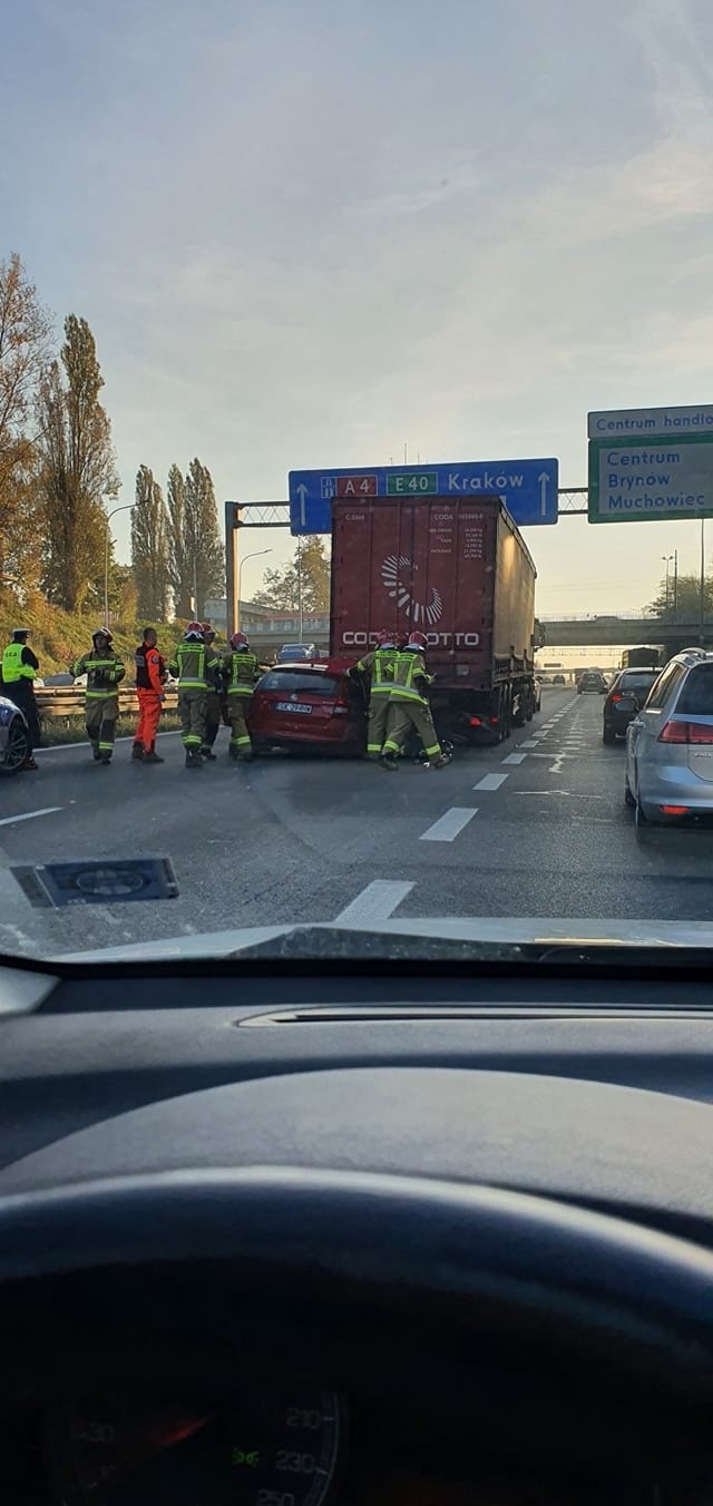 Autostrada A4 w Katowicach: zderzenie samochodu ciężarowego...