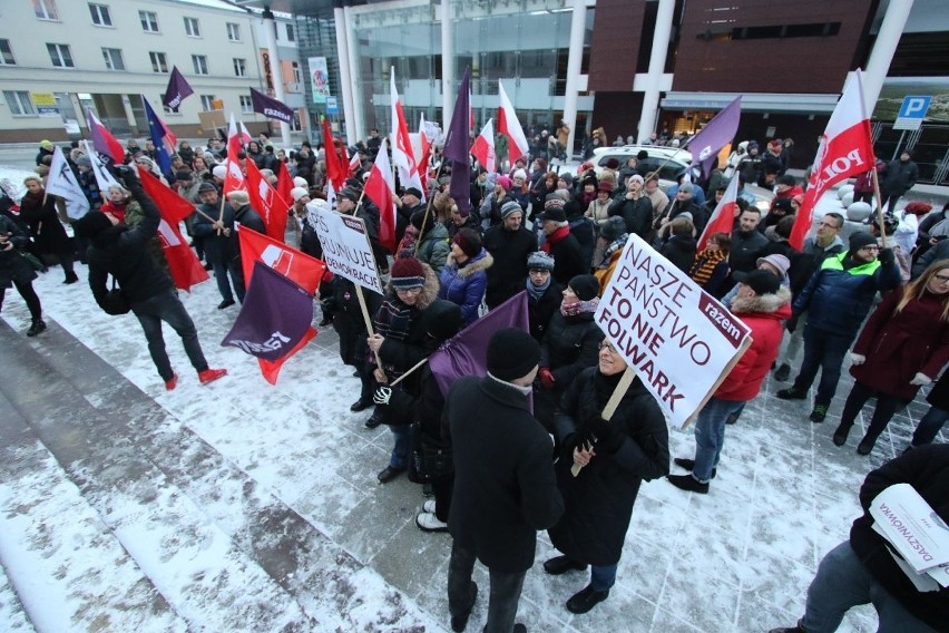 Protest w Kielcach przeciwko rządowi: -  To już przechodzi wszelkie granice