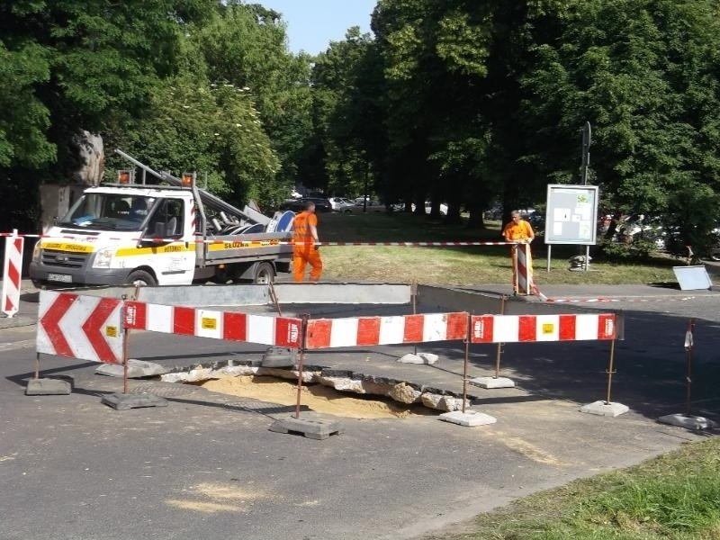 Wrocław: Ulica Parkowa się zapadła. Objazdy autobusów