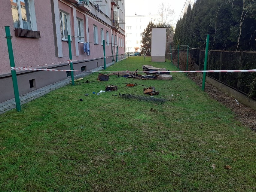 Nowy Sącz. Płoneło mieszkanie w bloku. Wewnątrz był nieprzytomny mężczyzna