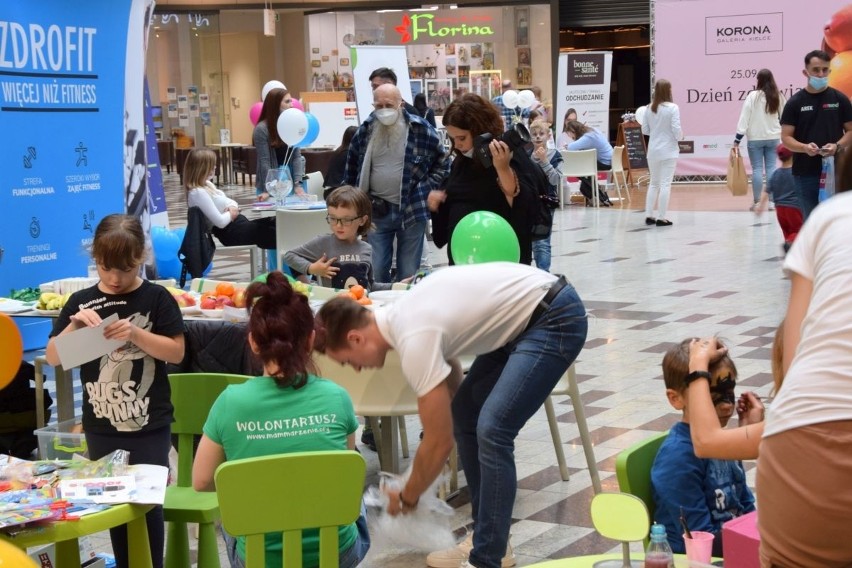 Dzień Zdrowia w galerii Korona w Kielcach. Specjaliści udzielali darmowych porad, można było sprawdzić... poziom tkanki tłuszczowej ZDJĘCIA