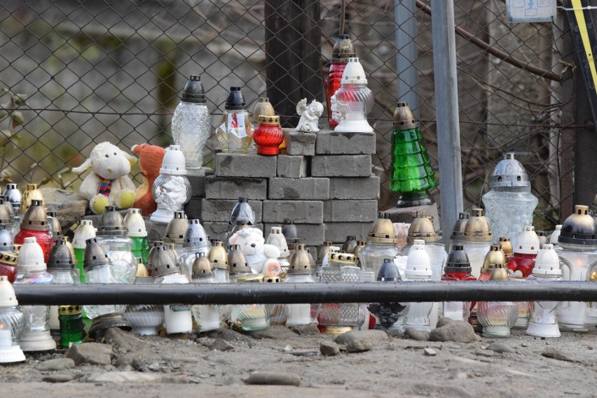 Prawie tydzień po tragedii mieszkańcy Szczyrku nadal nie mogą dojść do siebie. Miasto pogrążone jest w żałobie ZDJĘCIA