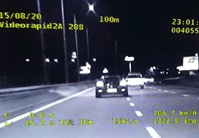 Zabrzańscy policjanci zatrzymali kierowcę, który w swoim Porsche pędził ponad 200 km/h po DTŚ