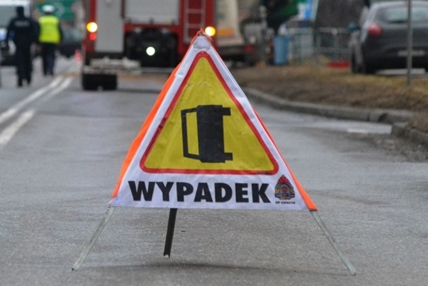 Wypadek na autostradzie A1 w Czerwionce Leszczynach. TIR zderzył się z 4 autami osobowymi. Trasa A1 była częściowo nieprzejezdna