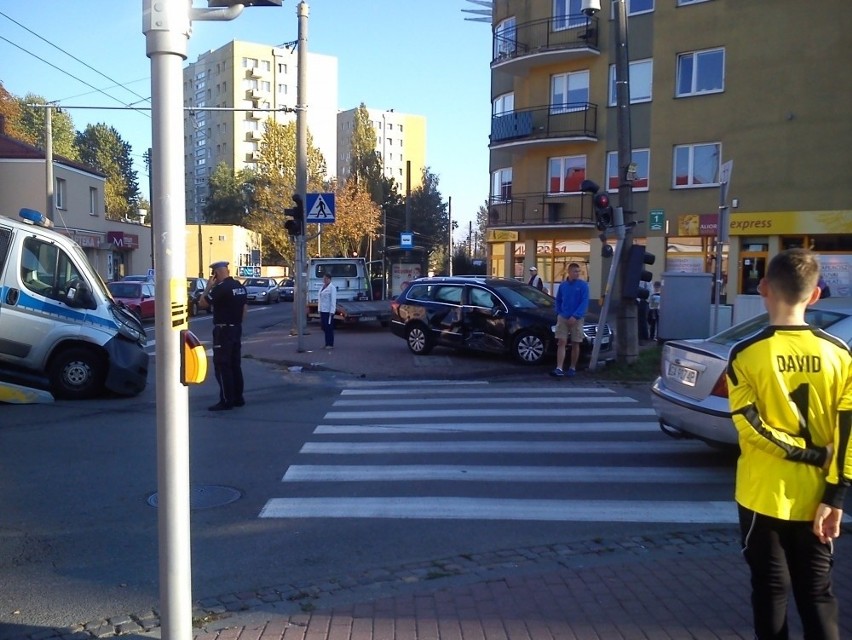 Zderzenie radiowozu i samochodu osobowego w Gdyni [ZDJĘCIA]