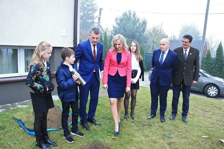 Wieliczka. Jubileusz „czwórki”. Zakopano kapsułę czasu [ZDJĘCIA]