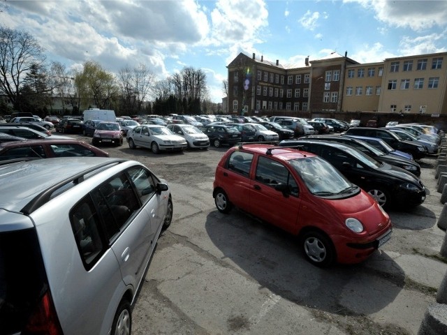 W tym miejscu parking chce budować spółdzielnia mieszkaniowa Zodiak.