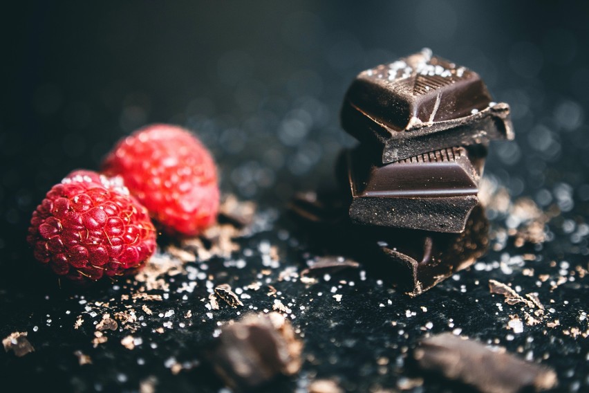 Naukowcy odkryli, dlaczego czekolada tak bardzo nam smakuje....