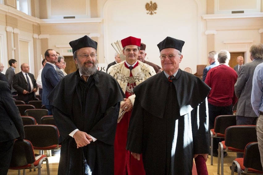 Wybitny fizyk nowym doktorem honoris causa Uniwersytetu Jana Kochanowskiego w Kielcach. Na uroczystość przyjechali też bliscy naukowca