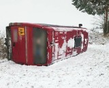 73-letni kierowca wjechał do rowu autobusem do przewozu dzieci w Nowakach koło Nysy