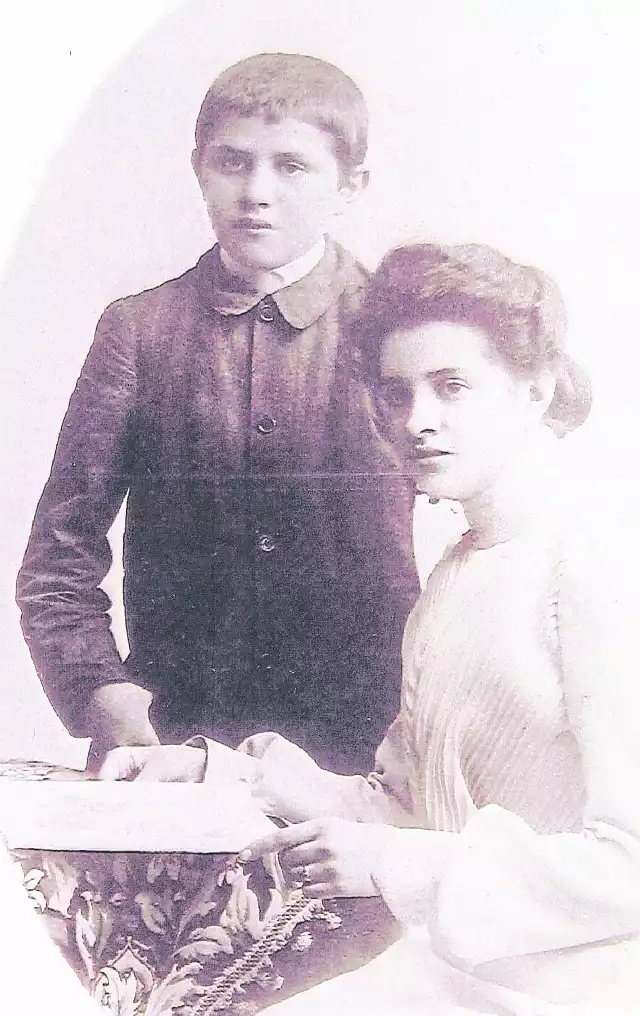 Stefan, przyszły burmistrz Kcyni,  z mamą Jadwigą Drożdżyńską z domu Kratochwill