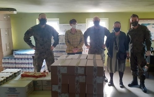 Żołnierze WOT pomogli przy transporcie 6 ton żywności dla...