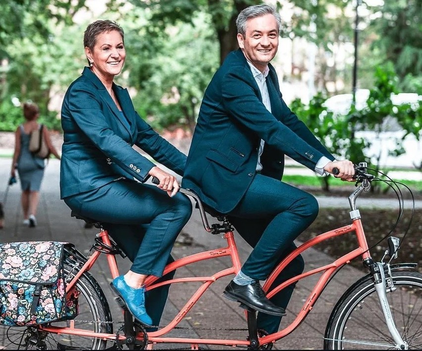 Rok 2018, tandem rowerowy z prezydentem Słupska Robertem...