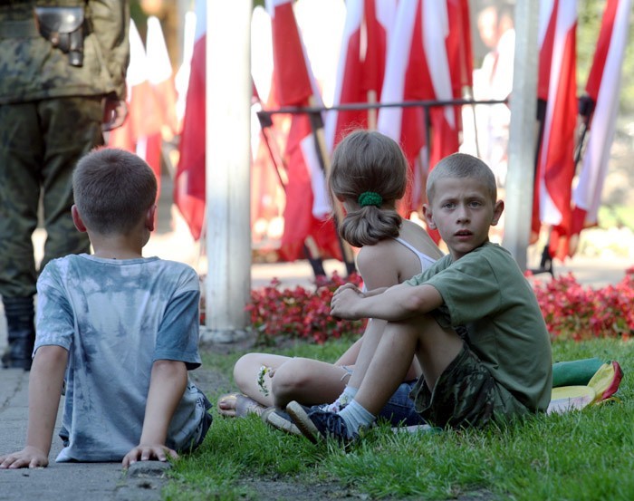 Zdjecia ze slupskich obchodów 64. rocznicy wybuchu Powstania...