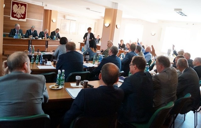 Migawka z posiedzenia Rady Powiatu Inowrocławskiego, podczas którego przyjęto stanowisko w sprawie senackiego projektu zmian do ustawy o samorządzie powiatowym