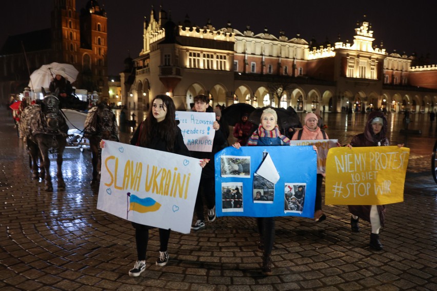 Niemy protest przeciwko wojnie na Ukrainie w Krakowie