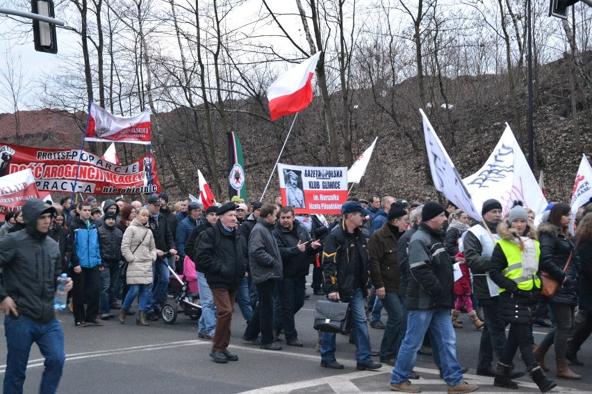 Strajk w Gliwicach: Tysiące ludzi wyszły na ulice miasta [NOWE ZDJĘCIA, RELACJA]