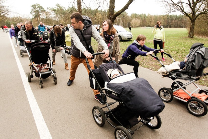 Pierwsze Międzynarodowe Wyścigi Wózków w chodzie i piknik...