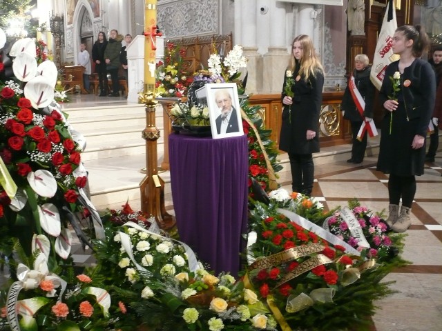 W radomskiej katedrze odbyła się w piątek msza święta za zmarłego Tadeusza Ozimka, dyrektora szkoły numer 13.