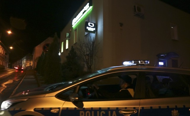 Do napadu na bank w Nowogrodzie Bobrzańskim doszło w piątek, 11 grudnia.