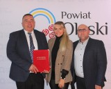 Powiat oleski podpisał nową umowę partnerską z ukraińskimi Bogorodczanami