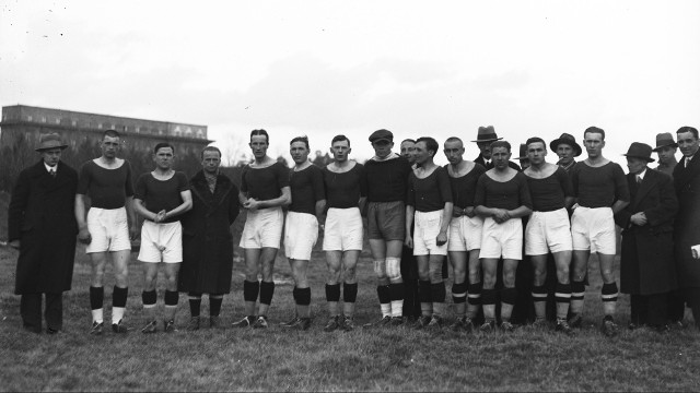 Drużyna Podgórza Kraków w 1933 roku. Ten zespół grał w I lidze, czyli ówczesnej ekstraklasie
