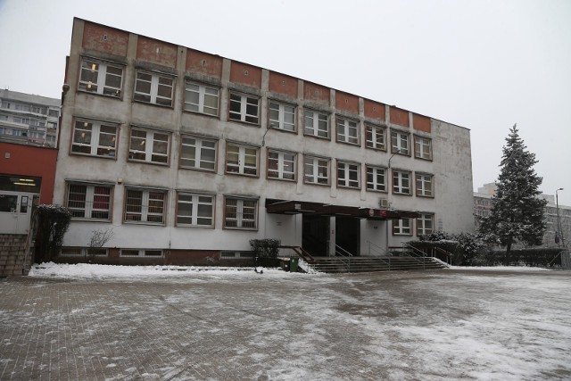 Szkoła podstawowa nr 3 przy ulicy Bobrzej