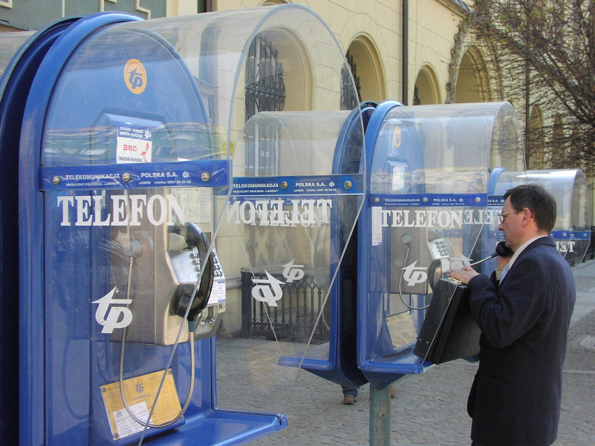 Ktoś jeszcze pamięta budki telefoniczne? | Gazeta Wrocławska