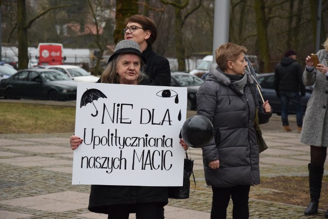 Czarny Protest w Gorzowie zgromadził około 200 osób.