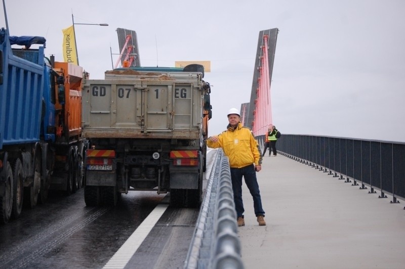 Kwidzyn: Ciężarówki testowały konstrukcję mostu przez Wisłę [ZDJĘCIA]