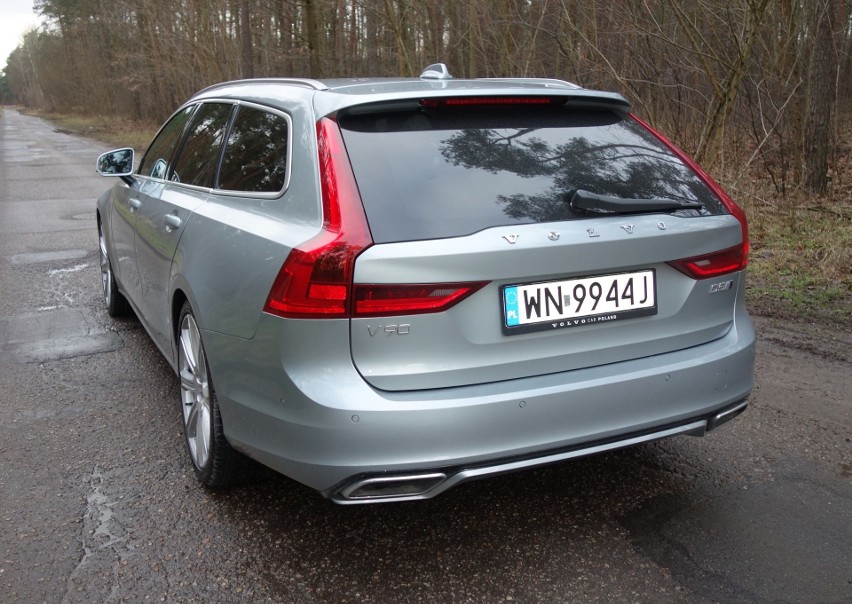 Volvo V90 R-Design D5 AWD...