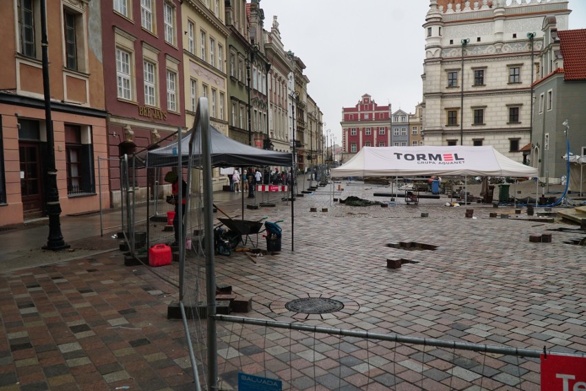 Według zapowiedzi władz Poznania remont Starego Rynku miał...