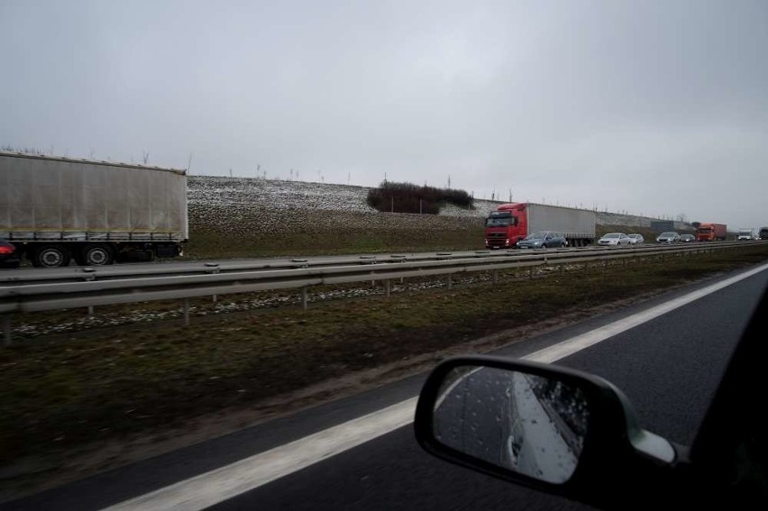 A2: Pięć kolizji i ogromne korki w okolicy węzła Luboń