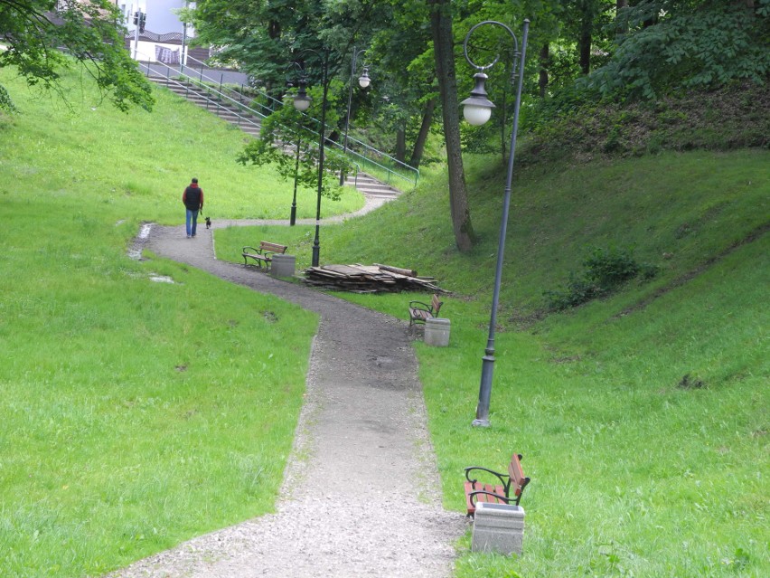 Park przy ulicy Miłej miał być wizytówką Bytowa, miał...