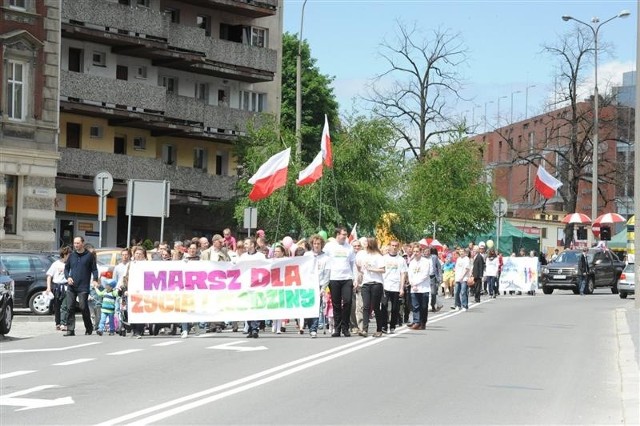 Około 800 osób przeszło ulicami Opola w Marszu dla Życia i Rodziny.