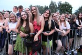 Szaleństwo na koncercie Dawida Kwiatkowskiego! Na Festynie pod Zaporą w Brodach tłum fanów bawił się pod sceną. Zobacz zdjęcia
