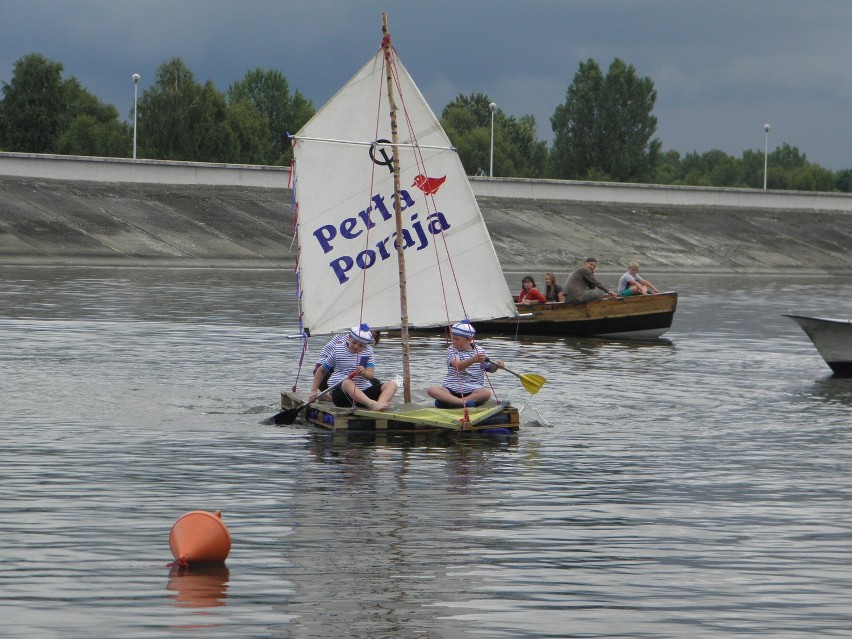 Nie zabrakło chętnych, którzy na specjalnie przygotowanych...