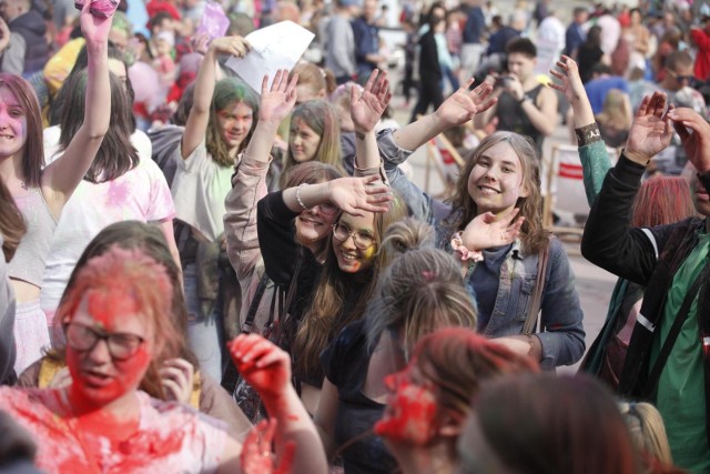 Festiwal Kolorów w Gliwicach. Zobacz kolejne zdjęcia. Przesuwaj zdjęcia w prawo - naciśnij strzałkę lub przycisk NASTĘPNE