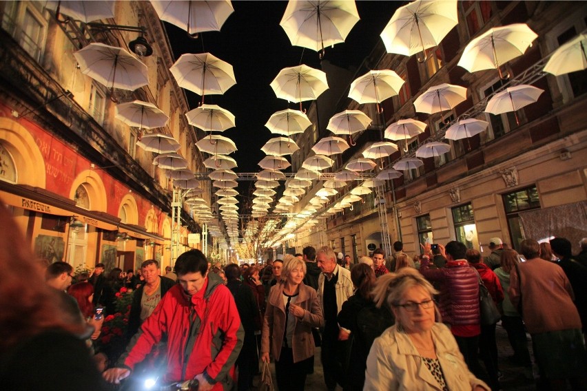 Program festiwalu obejmuje iluminacje na budynkach, mappingi...