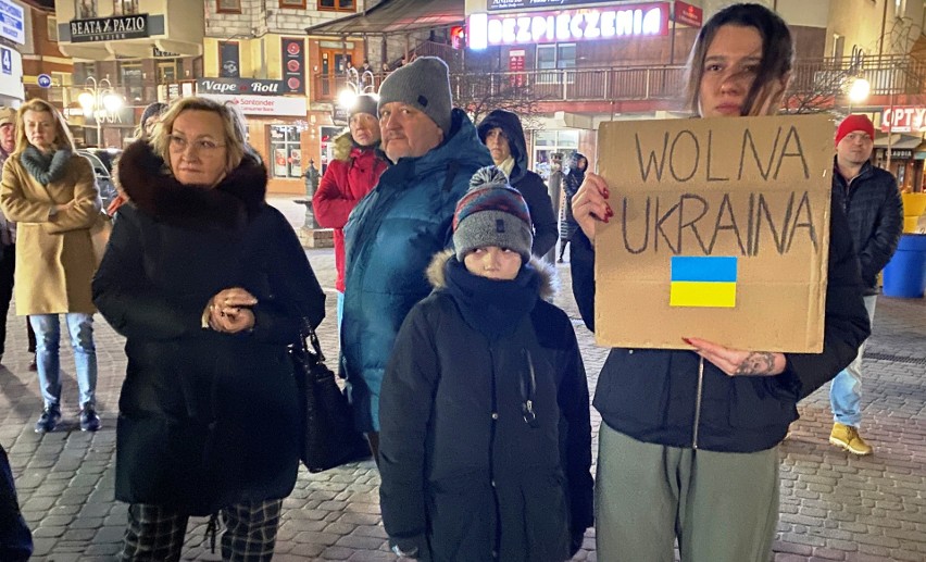 Ostrołęka. Wiec poparcia dla Ukrainy: Solidarni z Ukrainą. 24.02.2022 Zdjęcia