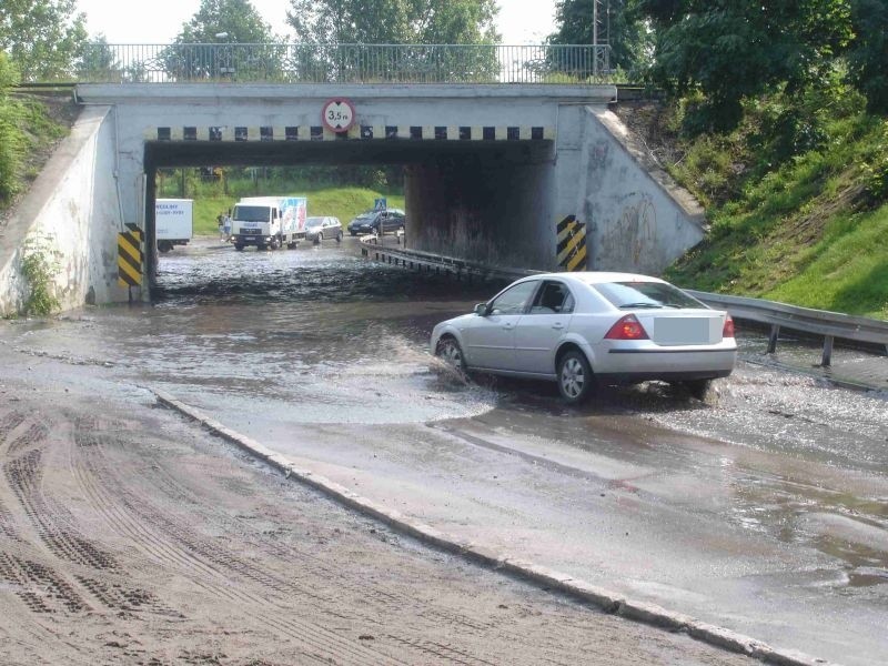 Powódź w Ełku! Woda jest na ulicach (wideo, zdjęcia)