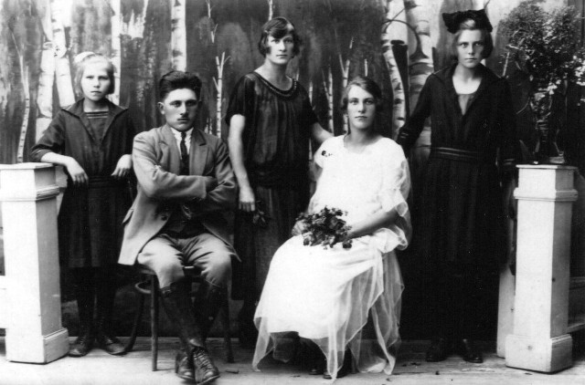 Na fotografii prezentowanej na wystawie siostry Miercińskie, zdjęcie pochodzi z 1921 roku
