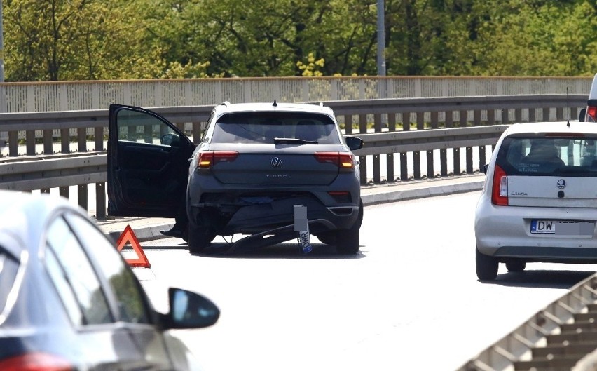 Dwa samochody zderzyły się na moście Milenijnym